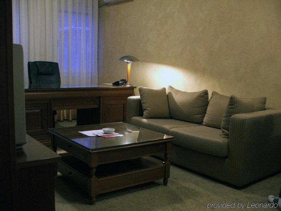 The Regent Club Hotel Ni