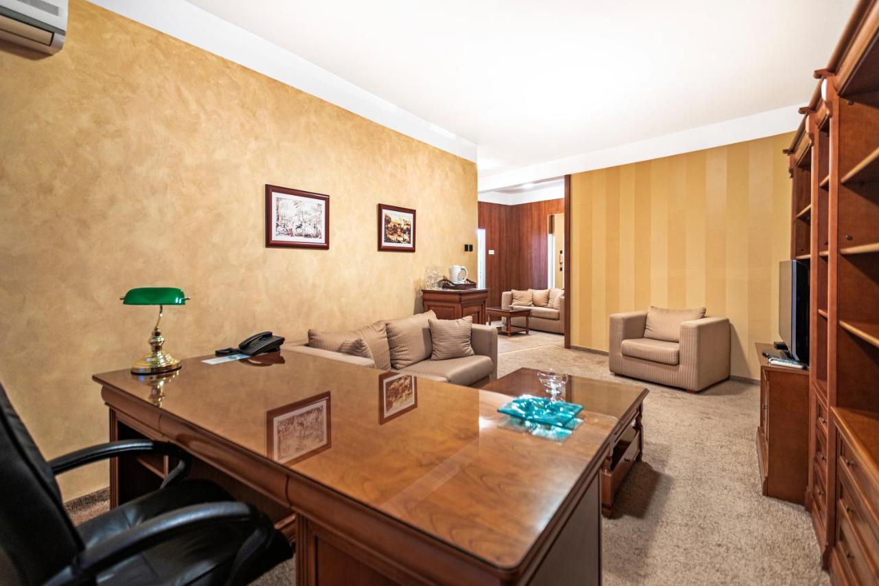 The Regent Club Hotel