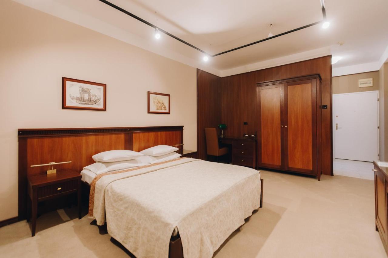 The Regent Club Hotel