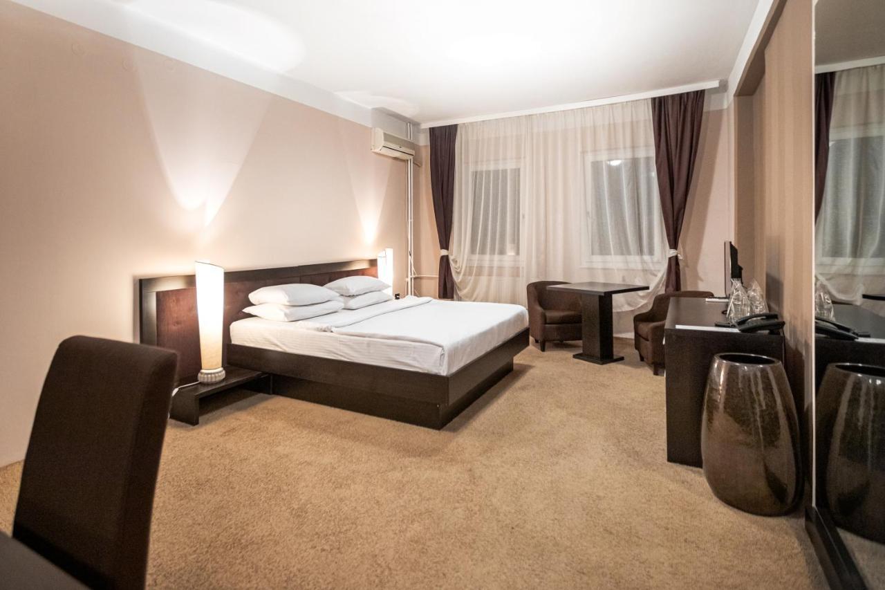 Hotel The Regent Club Ni